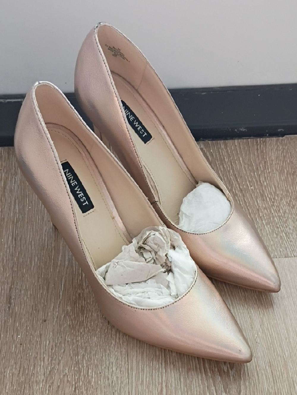 EUC Nine West Rose Gold rainbow Iridescent Pumps SZ 9